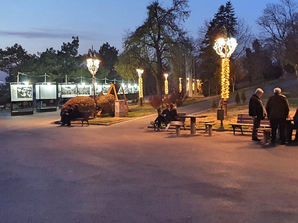 Promenade with various temporary displays