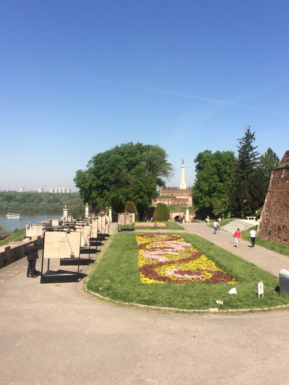 A view on the statue of the Victor