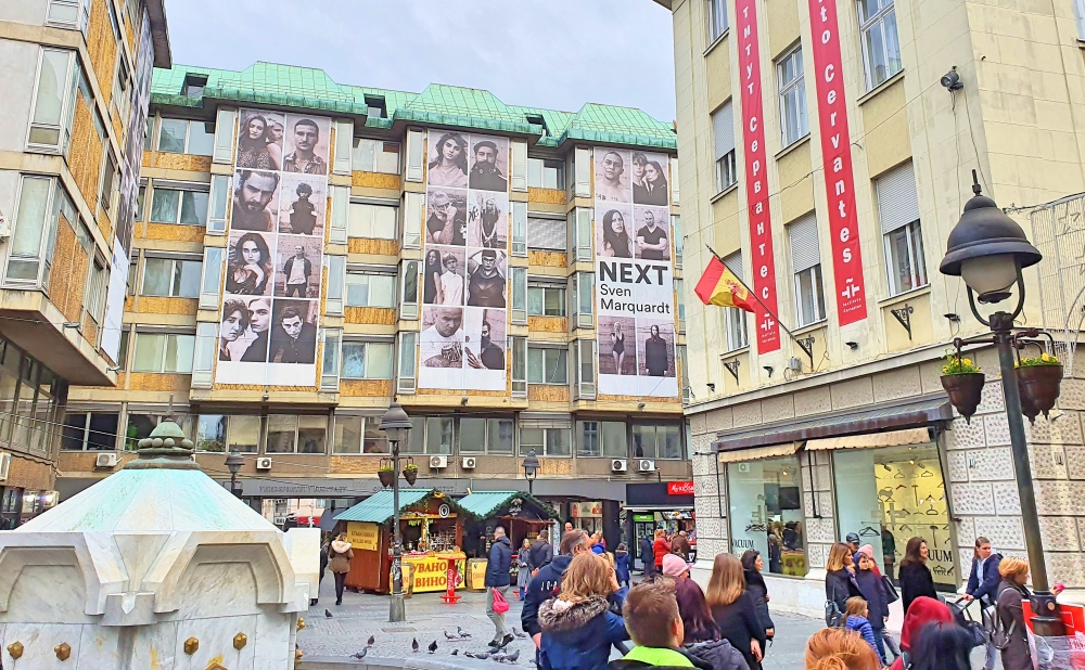 Display of Sven Marquard's photos on the facade of the Faculty of Philosophy