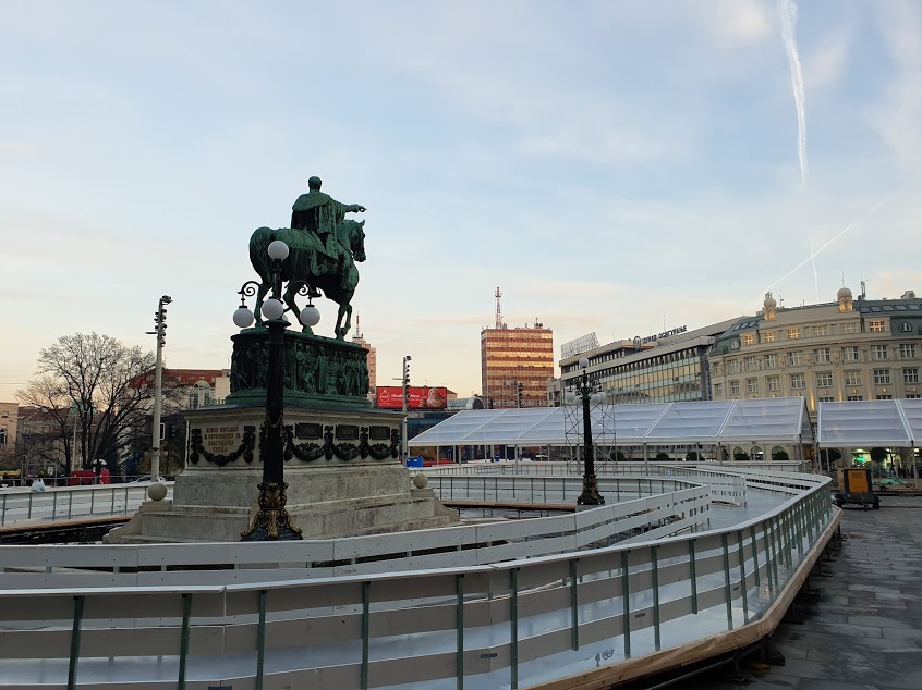 Ice rink around monument to Knez Mihailo