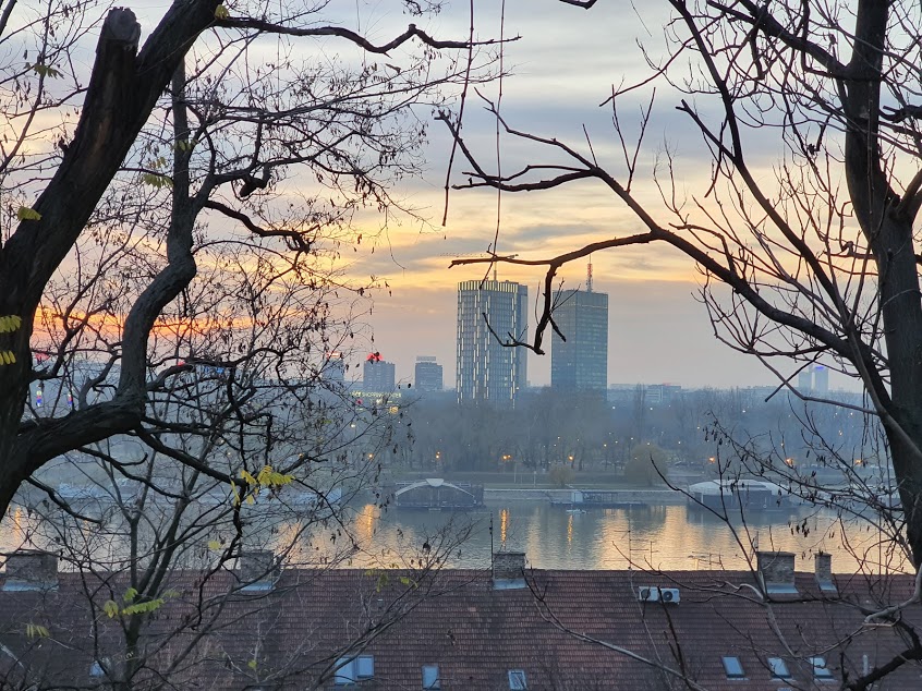 Pogled na dve palate "Ušće"